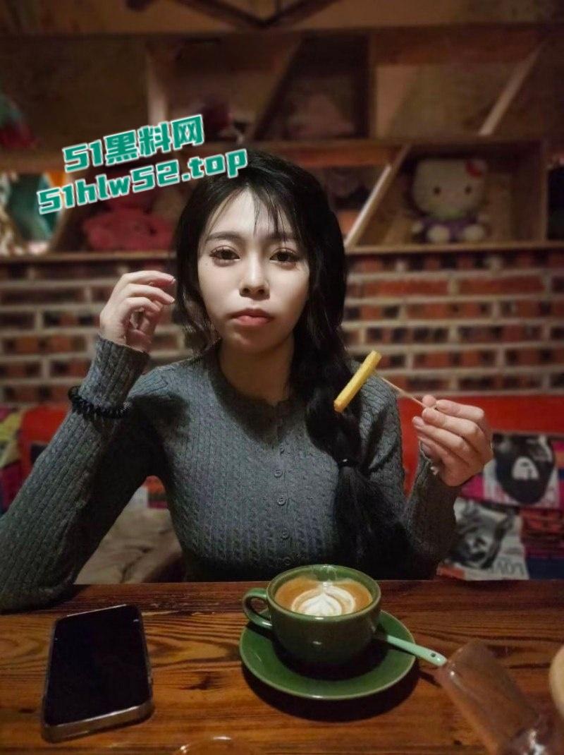 黑龙江哈尔滨口腔护士【孙梦涵】下海卖逼不惜花20万整容,摇身一变成凤凰后疯狂捞金敛财!-5