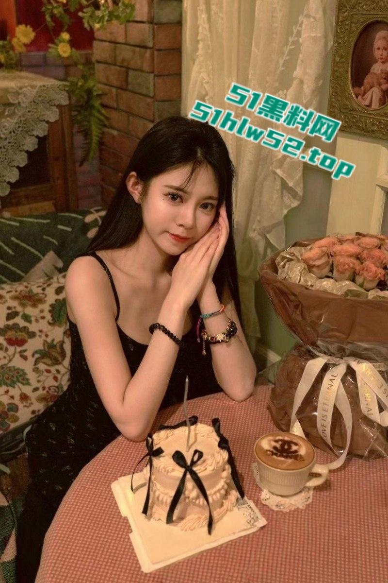 黑龙江哈尔滨口腔护士【孙梦涵】下海卖逼不惜花20万整容,摇身一变成凤凰后疯狂捞金敛财!-6