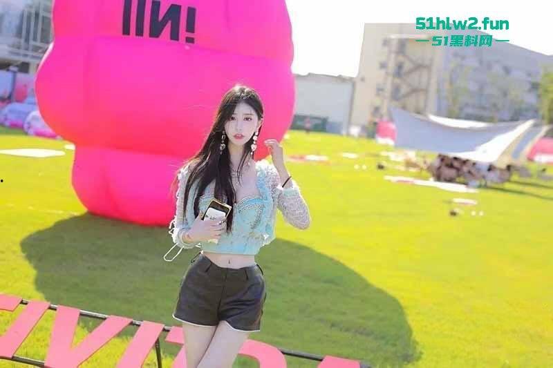 天津外国语大学校花【杨楠】不雅视频流出,极品尤物被金主用独特的操逼方式干到绝望全程呻吟不止。-4