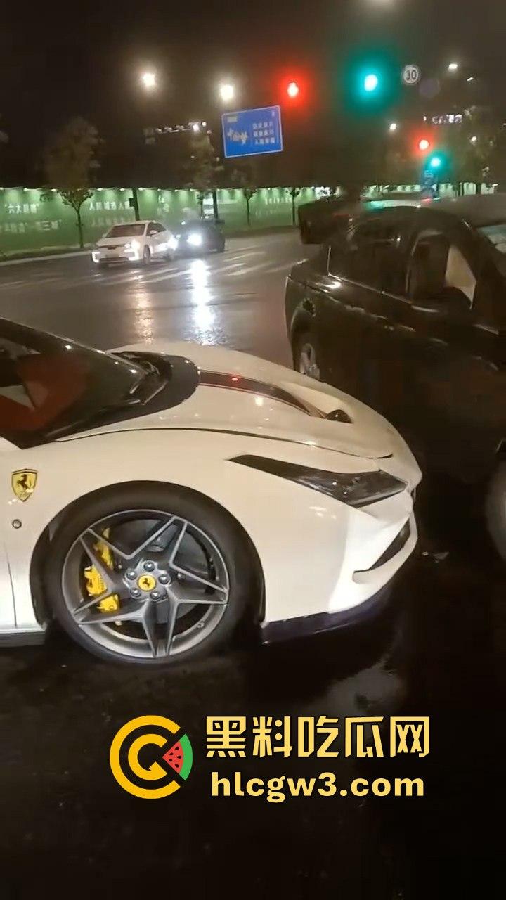 天价修车费从天而降 浙江嘉兴斯柯达撞上百万法拉利 车主当场懵逼 家里的媳妇坐不住了“难道要把我赔进去?”-2