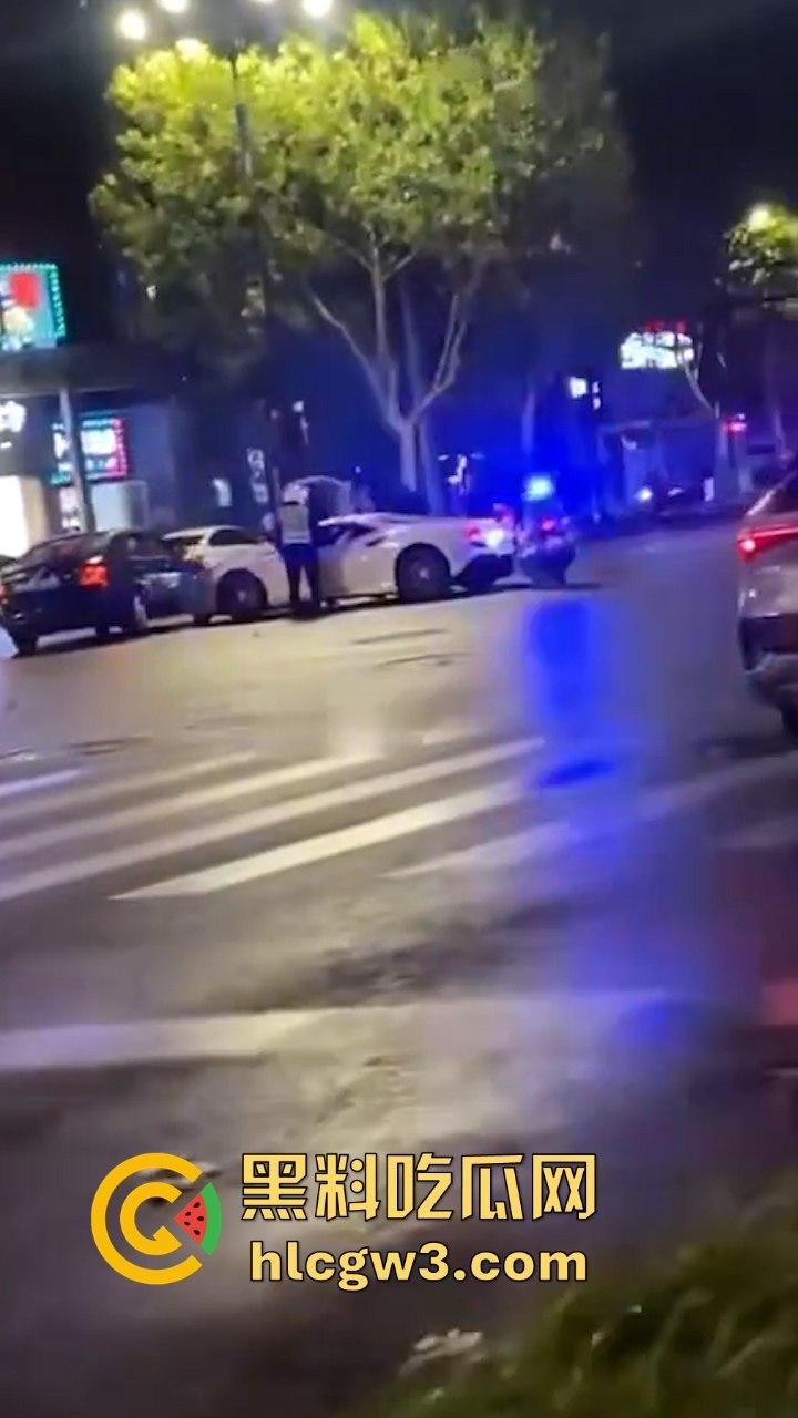 天价修车费从天而降 浙江嘉兴斯柯达撞上百万法拉利 车主当场懵逼 家里的媳妇坐不住了“难道要把我赔进去?”-5