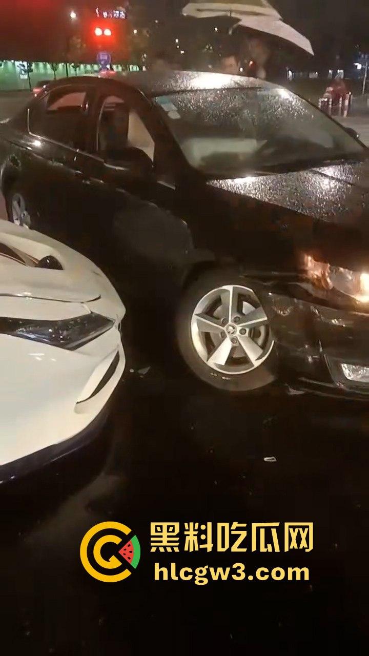 天价修车费从天而降 浙江嘉兴斯柯达撞上百万法拉利 车主当场懵逼 家里的媳妇坐不住了“难道要把我赔进去?”-6