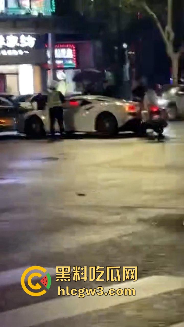 天价修车费从天而降 浙江嘉兴斯柯达撞上百万法拉利 车主当场懵逼 家里的媳妇坐不住了“难道要把我赔进去?”-8