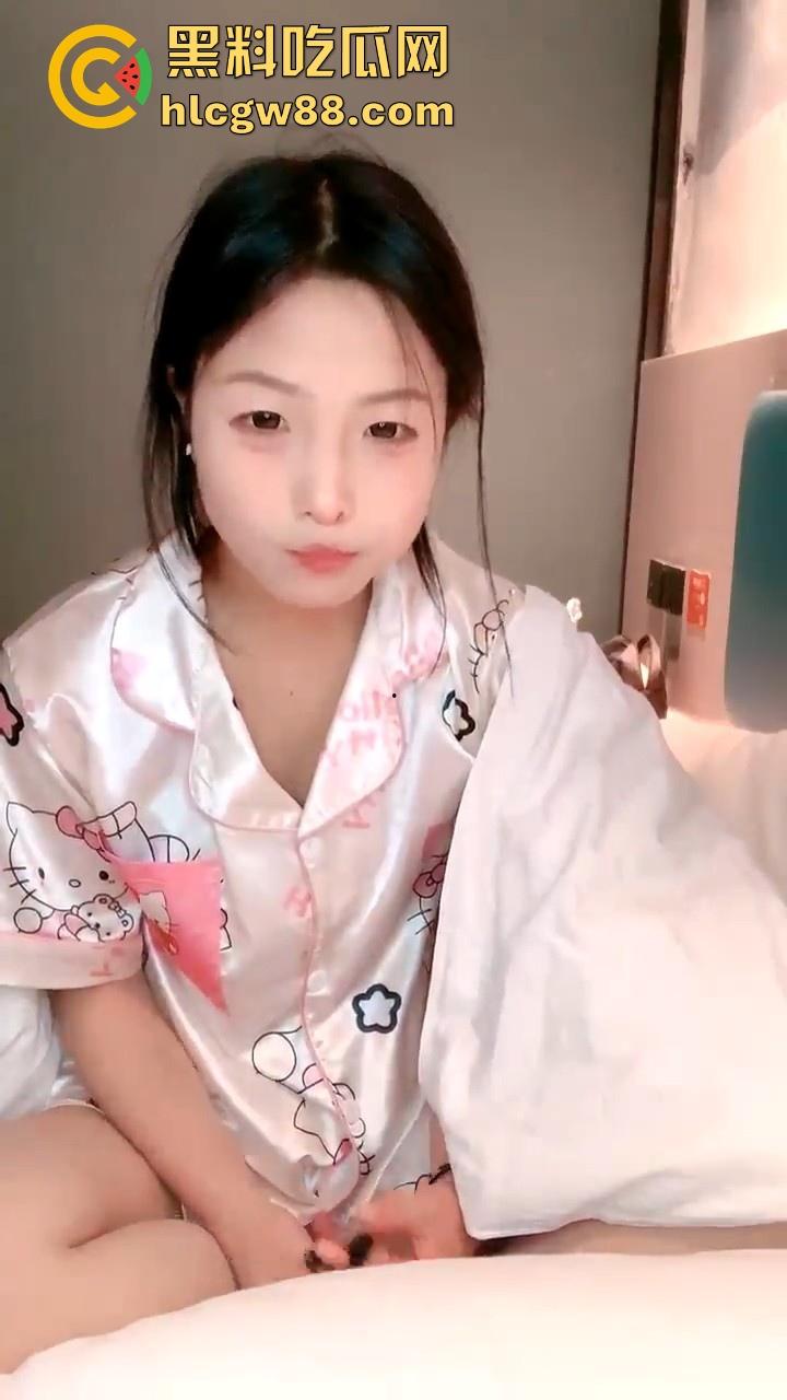 住一起多年的女业主竟然是黄播主播!身穿黑丝楼道大尺度露出自慰 娇喘呻吟听的人欲火焚身!-5