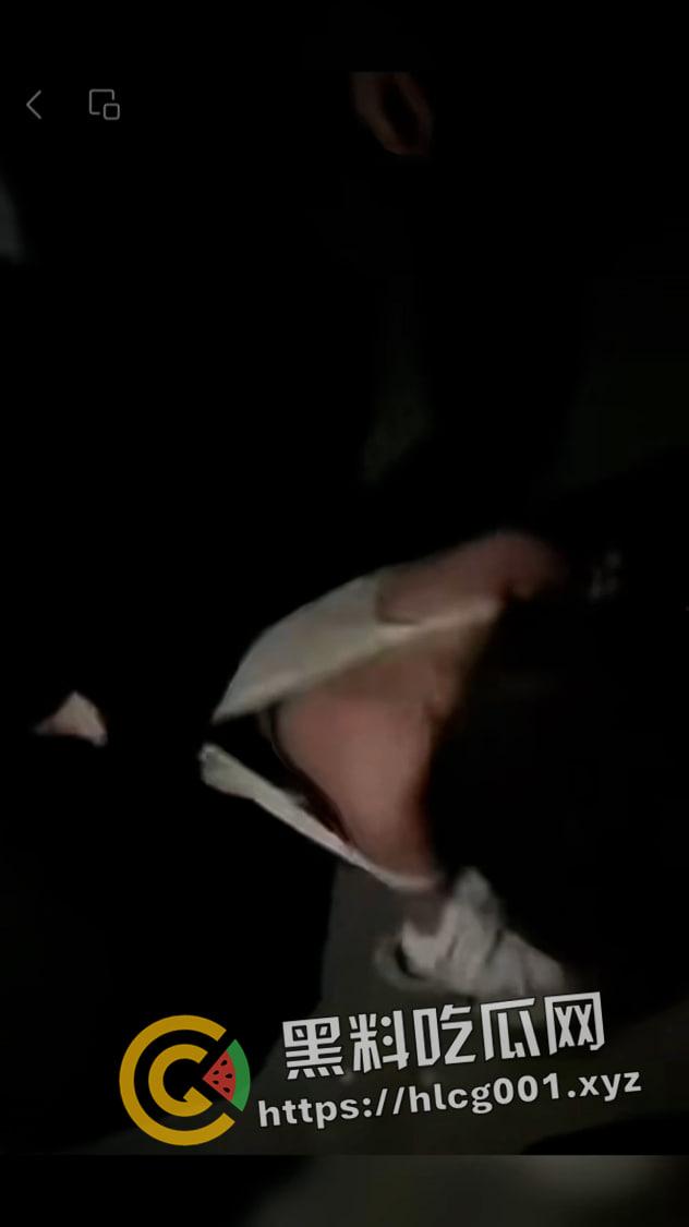 孝义商业街围殴女孩事件!衣服都给扯烂了 霸凌者面目全曝光 竟然全是小仙女 现场视频流出-4