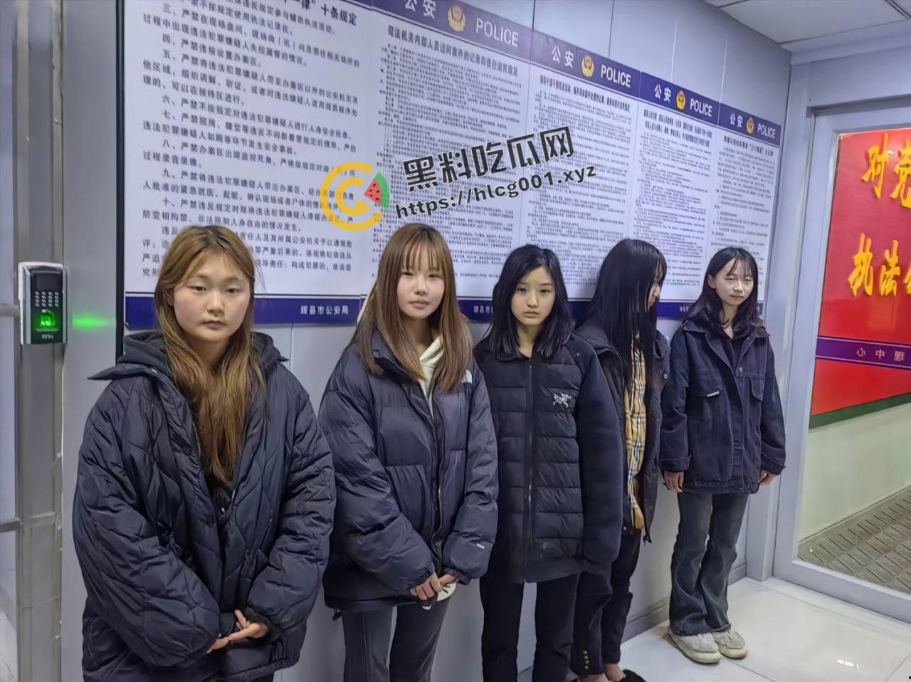 孝义商业街围殴女孩事件!衣服都给扯烂了 霸凌者面目全曝光 竟然全是小仙女 现场视频流出-8