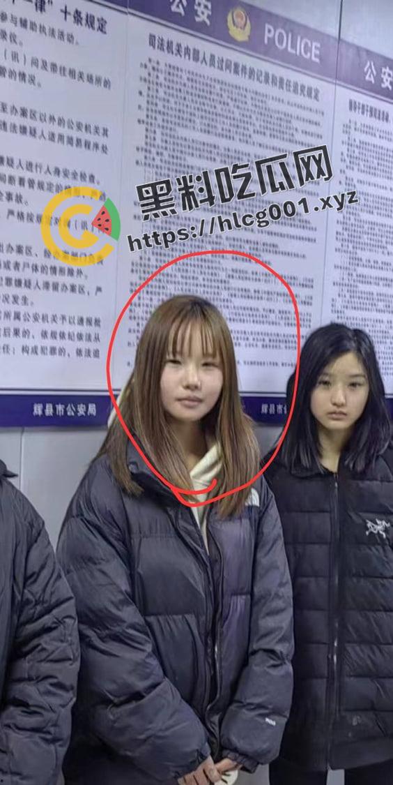 孝义商业街围殴女孩事件!衣服都给扯烂了 霸凌者面目全曝光 竟然全是小仙女 现场视频流出-11