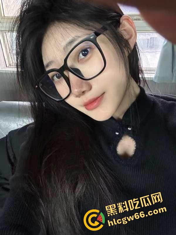 体育生约操肥臀白虎福利姬【V10turbo】蜜桃骚穴狂喷淫水,巨屌怼进逼缝射满膛,操到床单发烫!-1