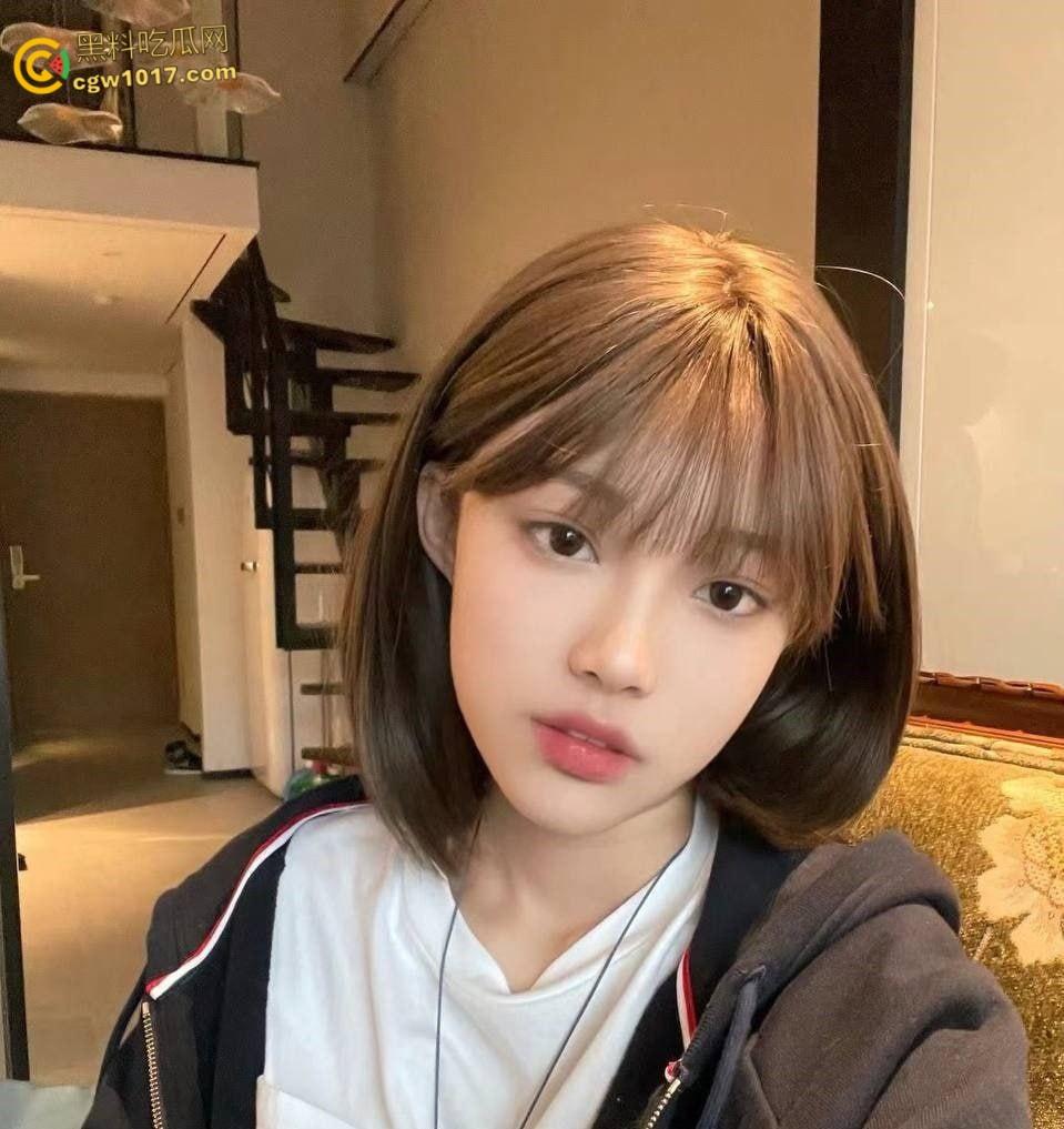 抖音高颜值网红【齐靖煊】,再现艳照门事件,火辣身材诱人胴体,自慰露出样样精通,完美露脸实锤无疑 !-2