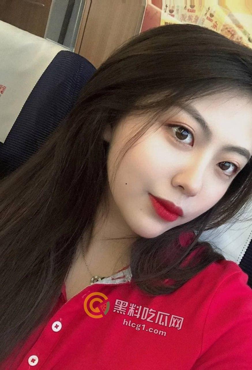 山航机长「何娜娜」原地干拔起飞,只为赶回去吃男友鸡巴,躺卧口爆视频被曝出!-5