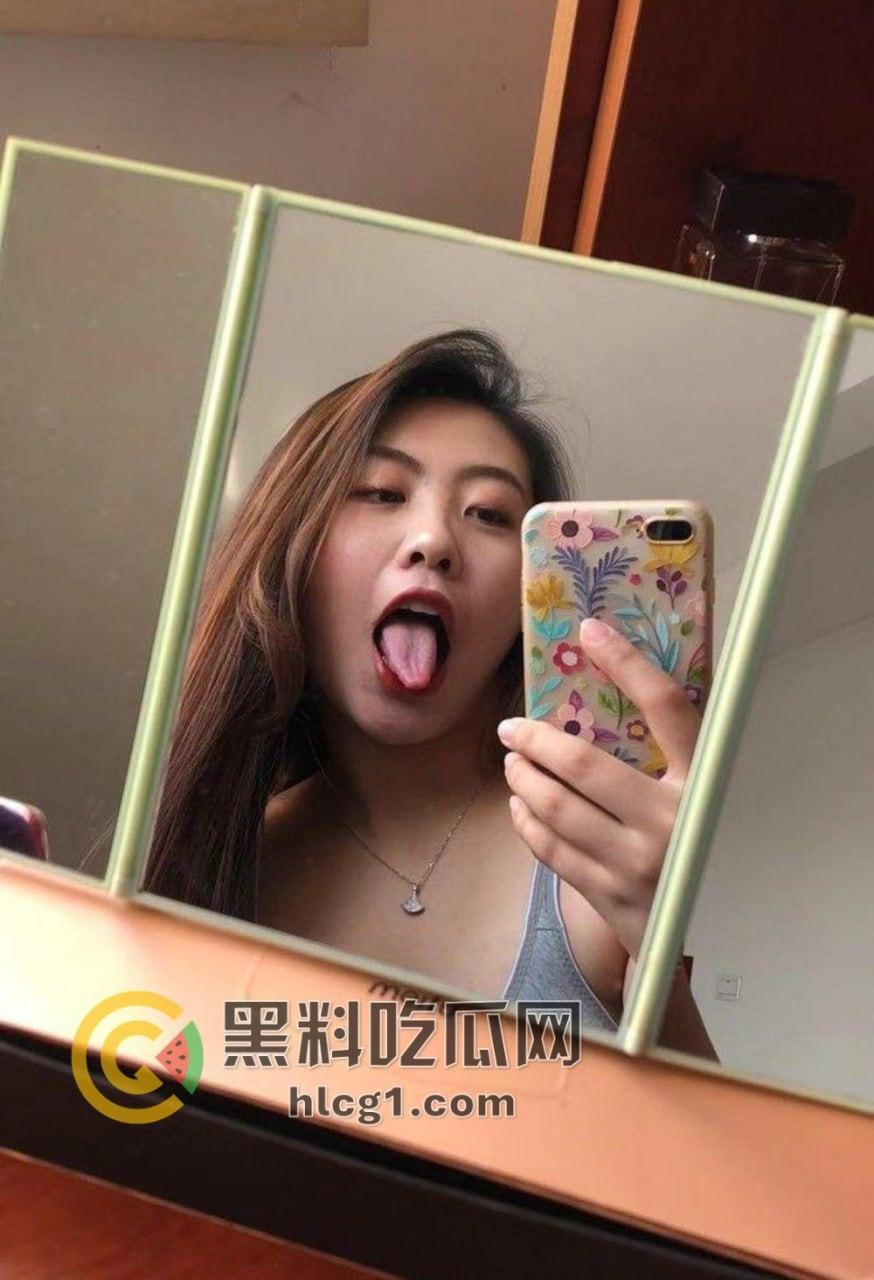 山航机长「何娜娜」原地干拔起飞,只为赶回去吃男友鸡巴,躺卧口爆视频被曝出!-6