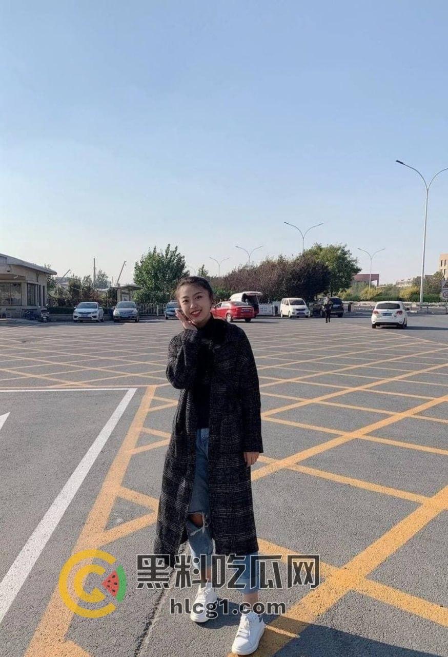 山航机长「何娜娜」原地干拔起飞,只为赶回去吃男友鸡巴,躺卧口爆视频被曝出!-11