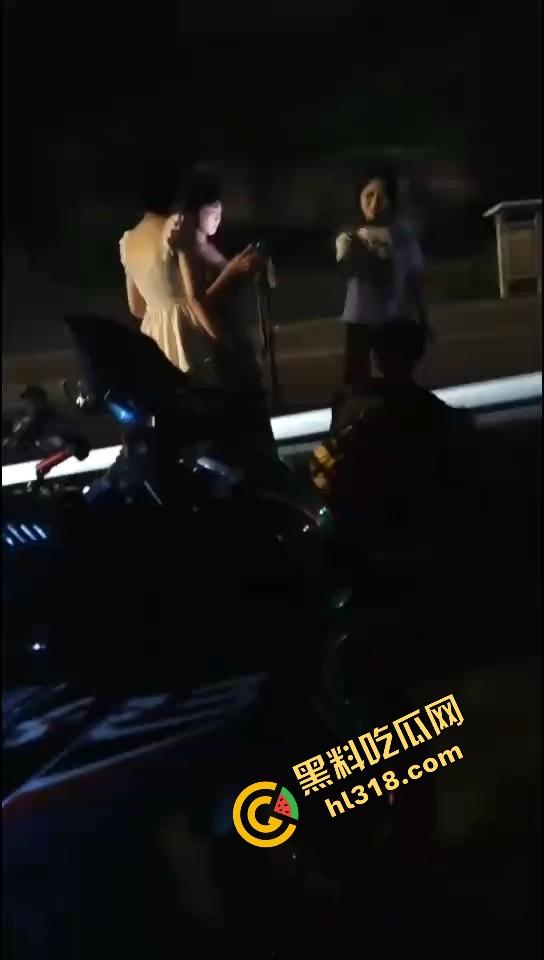 精神小伙借女的钱装逼钓妹,租豪车扮大佬,结果欠债不还被人堵门,妹子不敢睁开眼希望是幻觉!-2