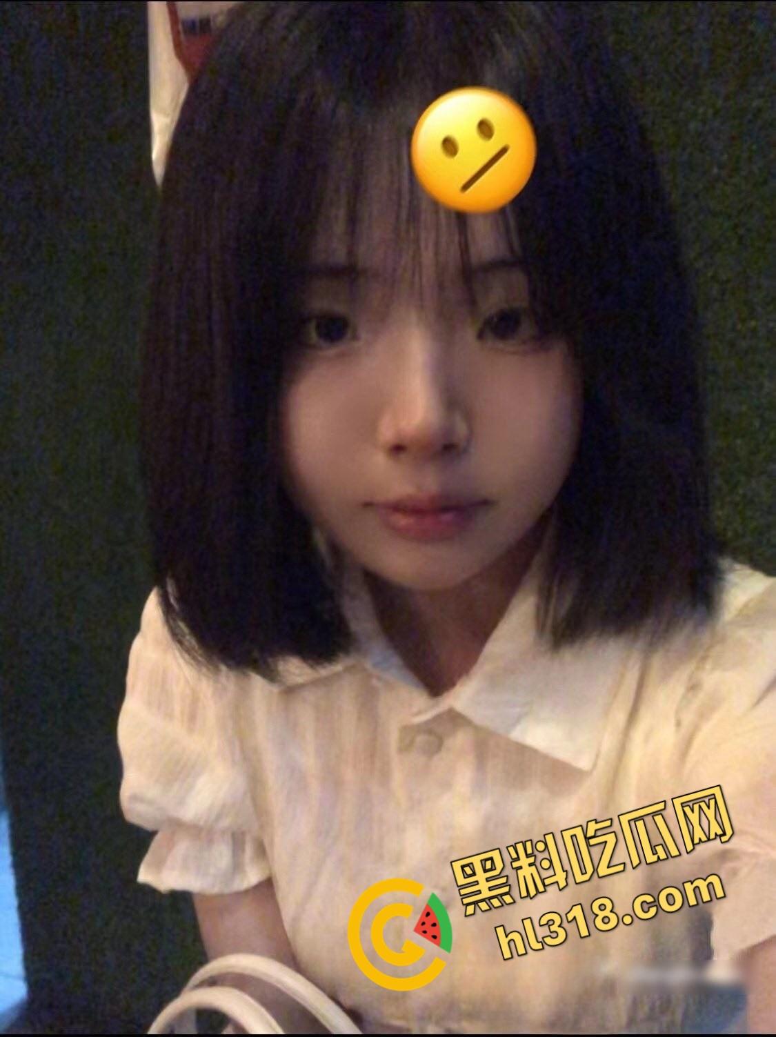 山西运城学生妹【陈茹茹】,懵懂清纯JK少女,看到18cm大屌眼睛都亮了,跪在地上口交满满的征服感 !-2