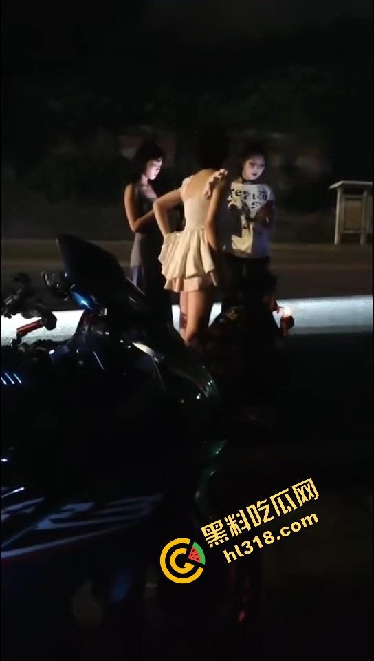 精神小伙借女的钱装逼钓妹,租豪车扮大佬,结果欠债不还被人堵门,妹子不敢睁开眼希望是幻觉!-4