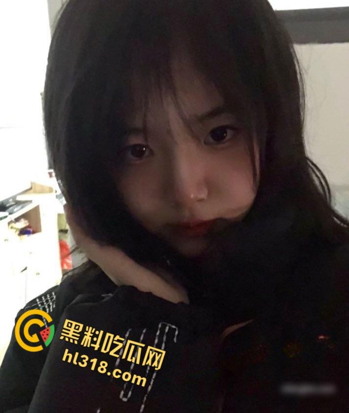 山西运城学生妹【陈茹茹】,懵懂清纯JK少女,看到18cm大屌眼睛都亮了,跪在地上口交满满的征服感 !-3