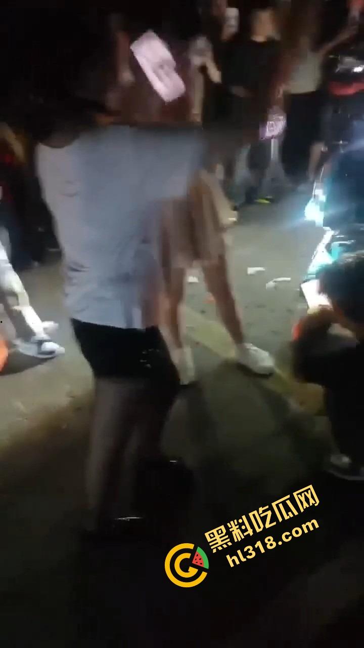 精神小伙借女的钱装逼钓妹,租豪车扮大佬,结果欠债不还被人堵门,妹子不敢睁开眼希望是幻觉!-7