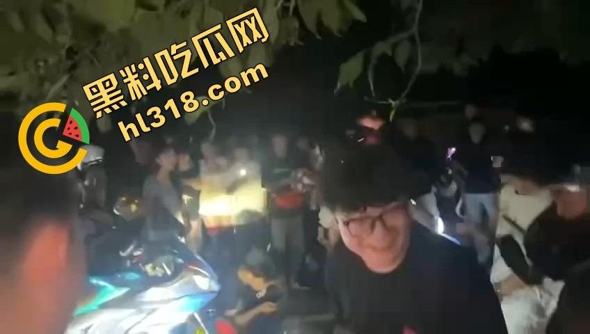 精神小伙借女的钱装逼钓妹,租豪车扮大佬,结果欠债不还被人堵门,妹子不敢睁开眼希望是幻觉!-9