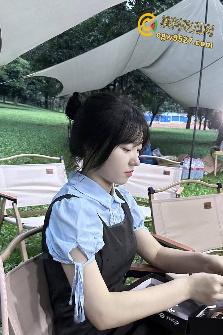 云南大学清纯学妹【谢芝灵】,被男友疯狂调教,酷爱口交沉迷榨精,眼神拉丝表情无比淫荡 !-3