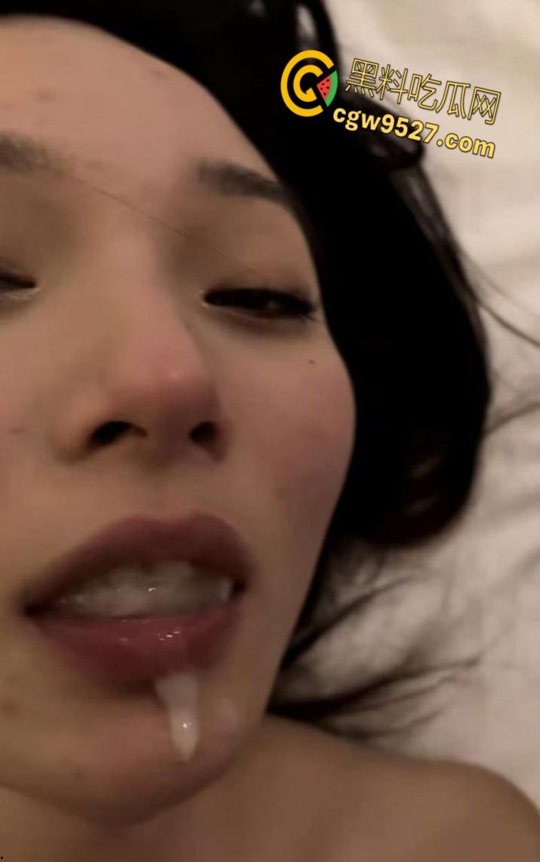 云南大学清纯学妹【谢芝灵】,被男友疯狂调教,酷爱口交沉迷榨精,眼神拉丝表情无比淫荡 !-9