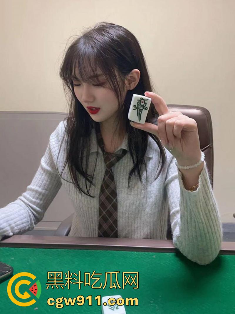 浙江音乐学院母狗【魏婷婷】,逼粉水多性欲极强,约炮大屌体育生玩3p,前后夹击操到翻白眼!-1