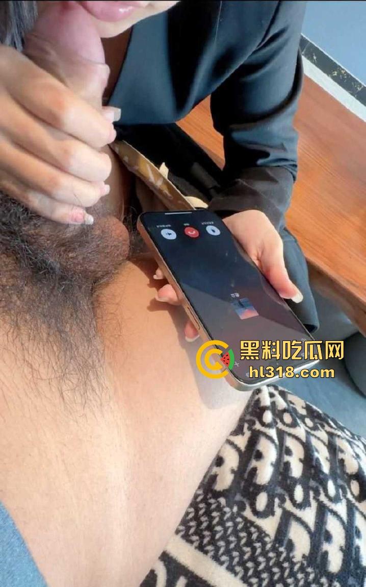 与兄弟老婆约会,兄弟突然打来电话骚母狗竟然接着电话吞吐鸡巴,精彩程度堪比网黄福利!-6