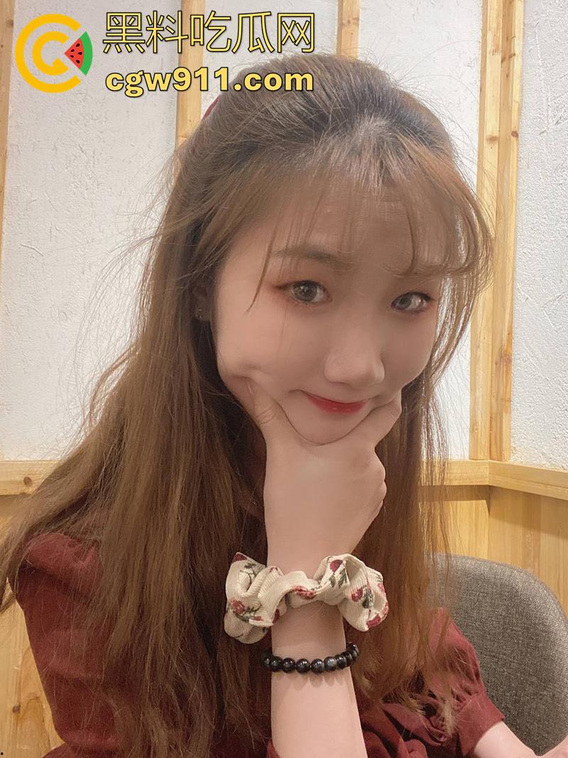 浙江音乐学院母狗【魏婷婷】,逼粉水多性欲极强,约炮大屌体育生玩3p,前后夹击操到翻白眼!-4