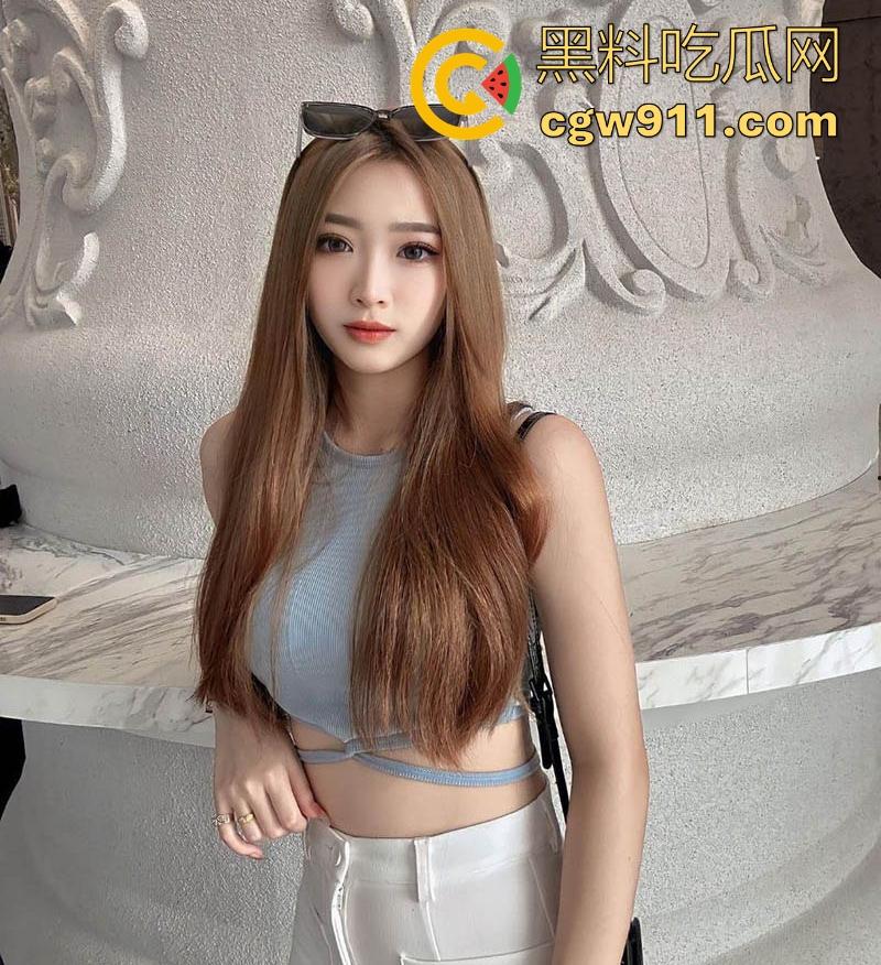 深圳巨力有限公司白领【李思颖】惨遭炮友泄密,下班空虚多次约炮,露脸口吞精内射,跟在公司形象完全不符!-3