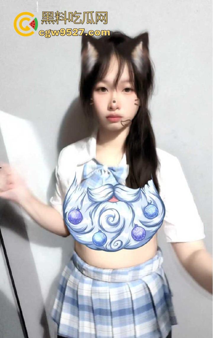 高颜值福利姬【小绒ovo】极品性感尤物露脸裸舞自慰,动作撩人边脱边舞,每一寸肌肤都散发致命诱惑!-4