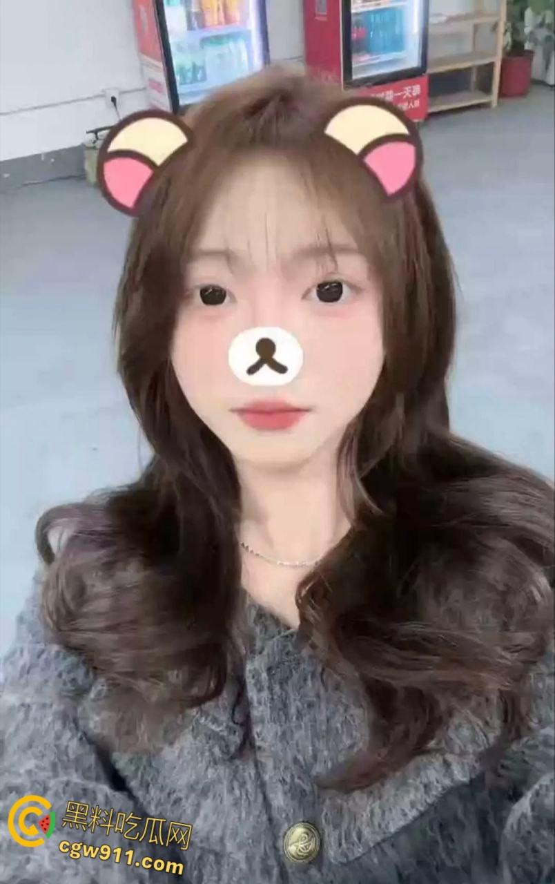 河北衡水职院【马玉婷】,为奢侈包被金主包养调教,可爱JK嫩妹害羞挡脸,露脸口交女上骑乘,后入猛操小母狗!-1