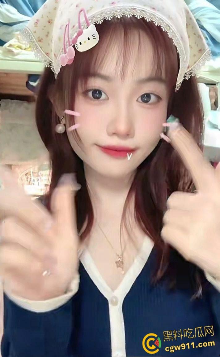 河北衡水职院【马玉婷】,为奢侈包被金主包养调教,可爱JK嫩妹害羞挡脸,露脸口交女上骑乘,后入猛操小母狗!-2