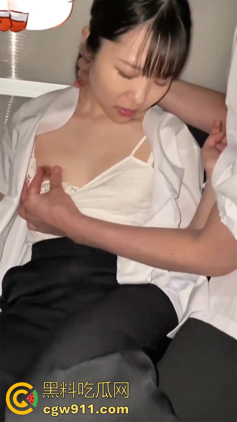 顶级绿帽才是好兄弟!帮兄弟下药灌醉女友,自己录像看着女友被兄弟操,这么漂亮的美女真是白瞎了!-2