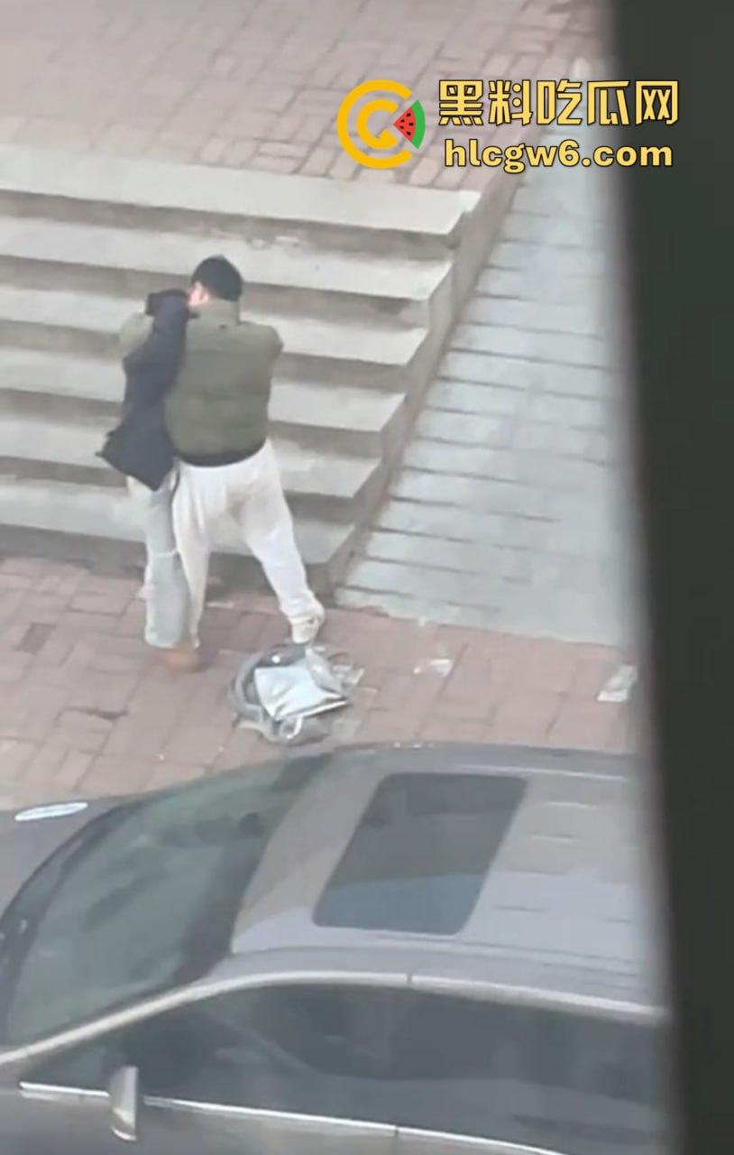 山东中医奇葩渣男强吻求原谅!食堂门口强行按倒前女友,出轨三次还演偶像剧,妙蛙种子式趴地操作辣眼睛!-21