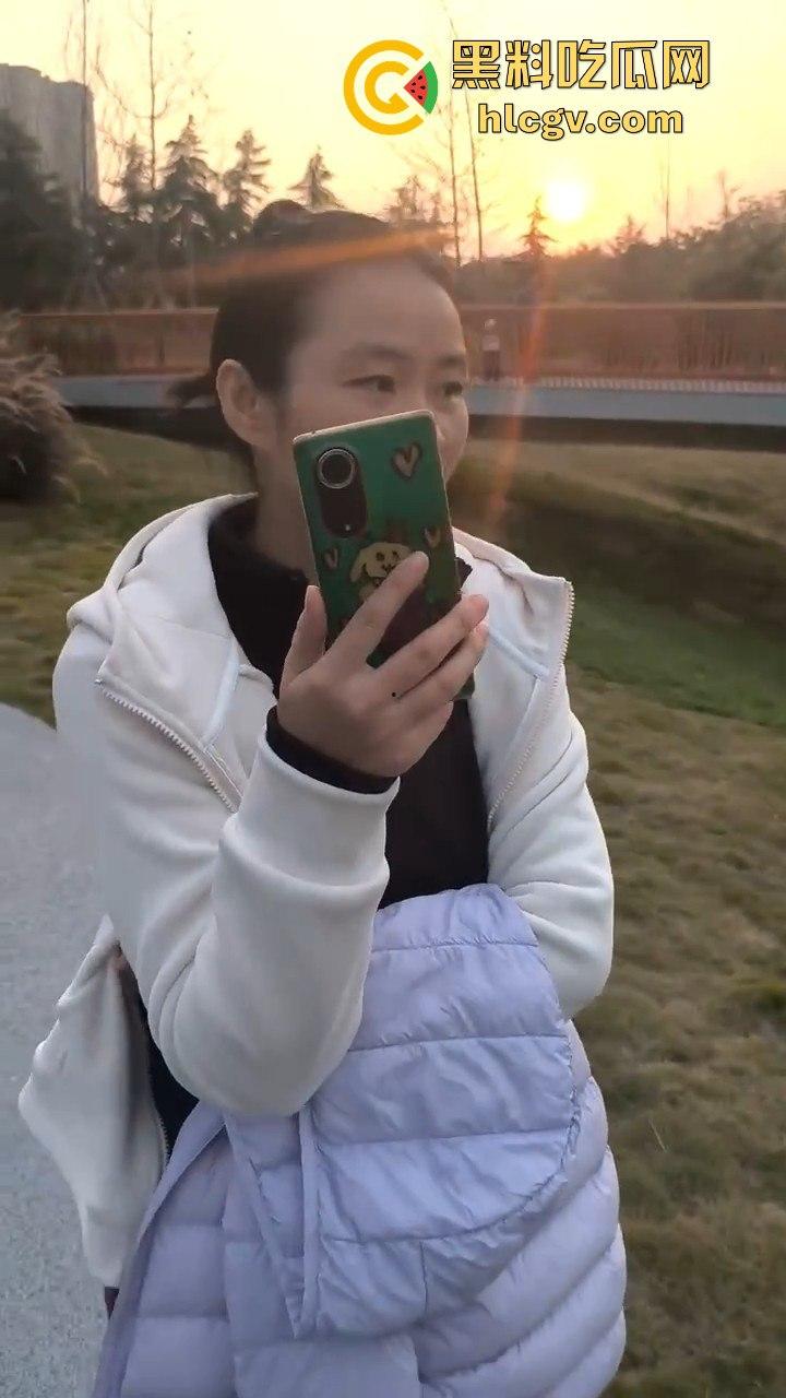 山东网友爆料熊孩子河边射高抛箭!家长嚣张不听劝,网友无奈报警处理!-11