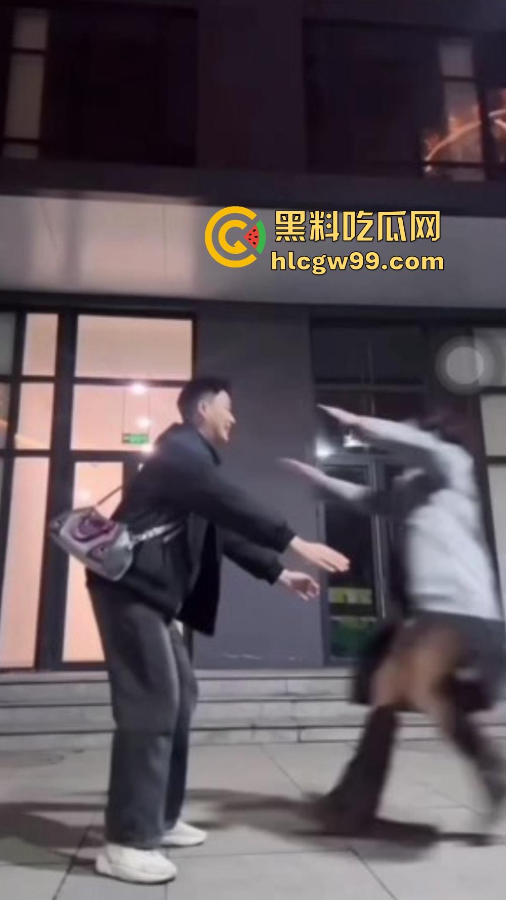 大学生寒假异地久别重逢,见面就开干,满房都是爱液和喘息,从床干到地,抱着不撒手猛猛干久别胜新婚!-9