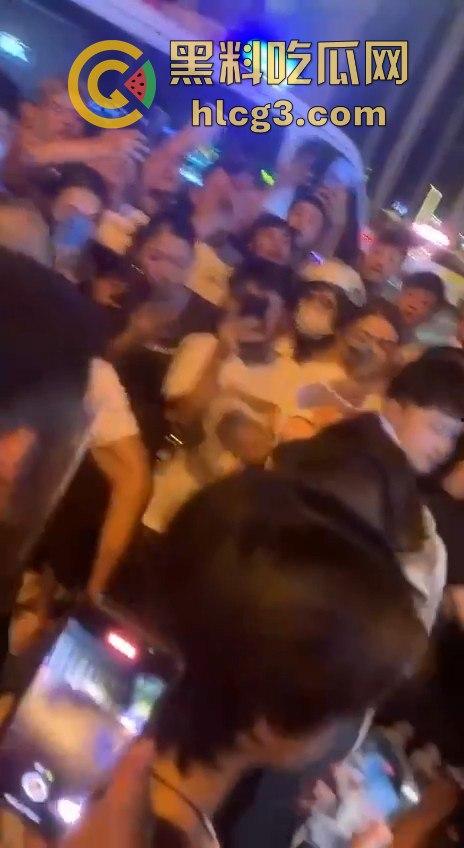 8.15海口抓嫖事件:爱赌的爸、生病的妈、上学的弟,破碎的她还有谁能帮?该管的不管,该抓的不抓!-3