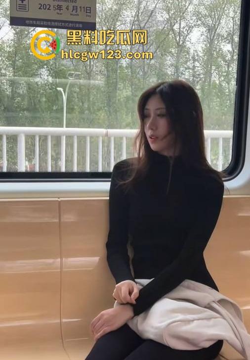 抖音同城约炮【Evelynnn_】翘臀大奶迷人 首次约炮主动上位 自己摇晃抽插 大屁股真诱惑啊!-12