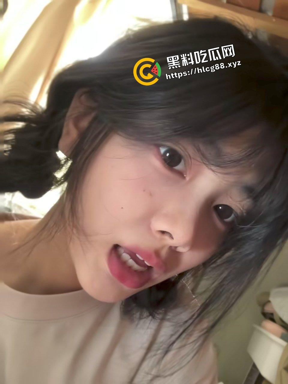 福建艺术职业反差学生骚货【徐雅】带着刚破处的闺蜜酒店约炮大哥,双飞4P全裸肉体碰撞!-1