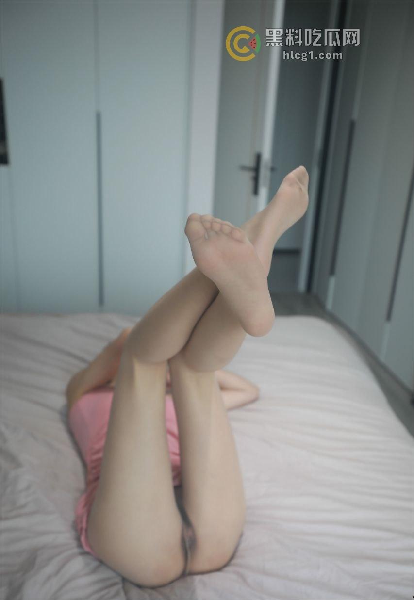 高颜嫩妹似痞幼,土豪定制蜜桃臀粉穴视频流出,性感画面让人狂热-9