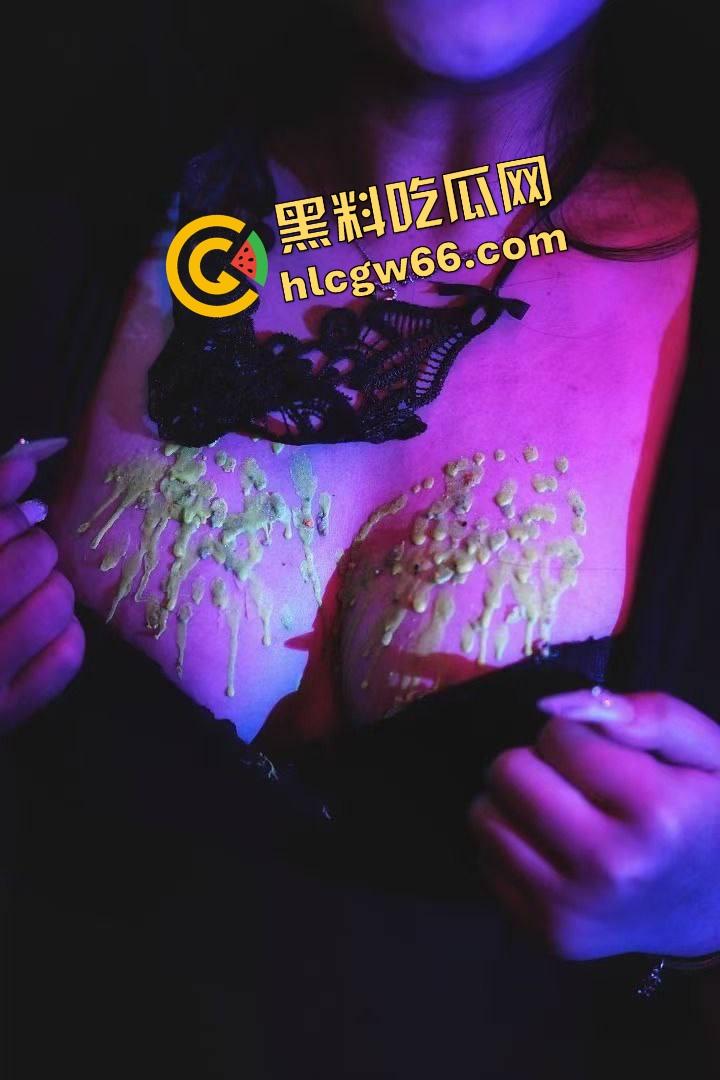 武汉SM酒吧爆料,妹子免费男得500,可吊起来抽逼、滴蜡捆绑全套伺候,M妹排队等调教!-7