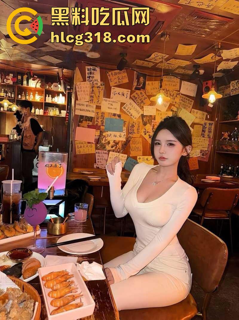 青岛巨乳嫩模【刘丹】香港陪睡大哥三天赚25万,反手拿着介绍费跑路,被经纪人曝光下海视频!-6