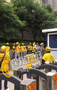 四川达州大竹川师大保安 用铁棍和辣椒水袭击外卖员 现场视频曝光流出!-7