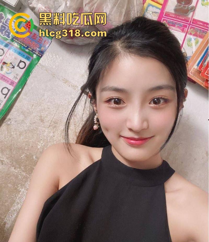 广西职业学院学生妹【薛雯雯】给男友私拍福利流出,清纯反差露脸口交,娇嫩身躯淫荡自慰,反差十足。-1