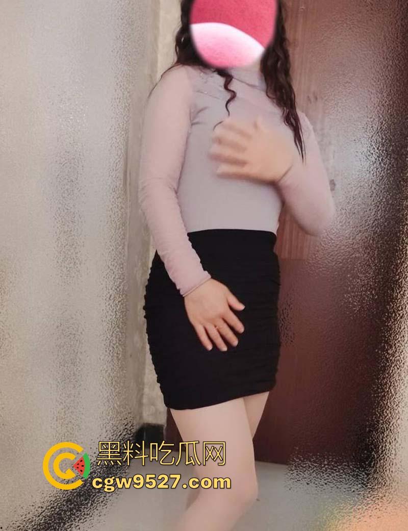 约炮巨反差丰满熟女李老师,背着她老公出来让我插,无套猛打桩,多次潮喷狠狠的喂饱这人妻母狗!-4