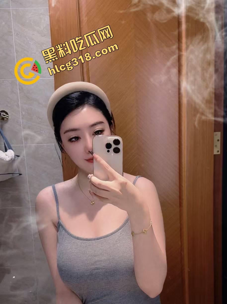 谁说00后嫩?在上海大神手里照样被操得趴桌子喊爹,戳到最后手机都拿不稳,这叫操不是爱-3