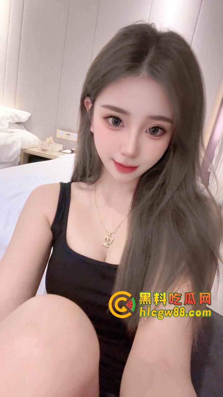 百合四女大乱斗,全程手动挡互舔互啃,妹子凑不出一根鸡巴光舔不插把人急疯,我愿报名支援现场送货上床!-2