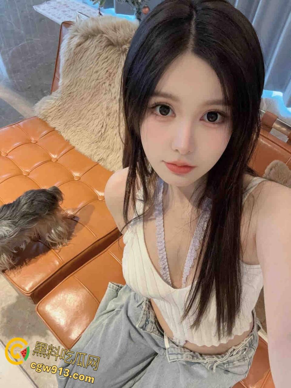 饥渴女友影响我打LOL,跪在地上深喉口交,小骚逼又开始痒了,必须狠狠地调教她,踩着头抽屁股爆操 !-1