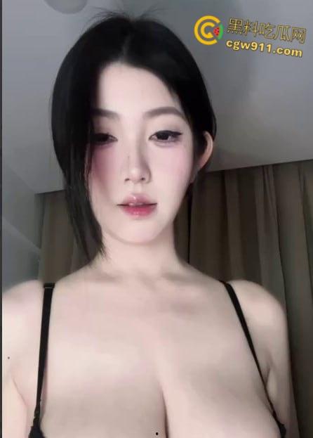 抖音高颜值网红【苏苏是猪猪】,绝美脸蛋火辣身材E奶丰乳,金主定制骚舞福利,这奶子打个奶炮不知道有多过瘾!-3