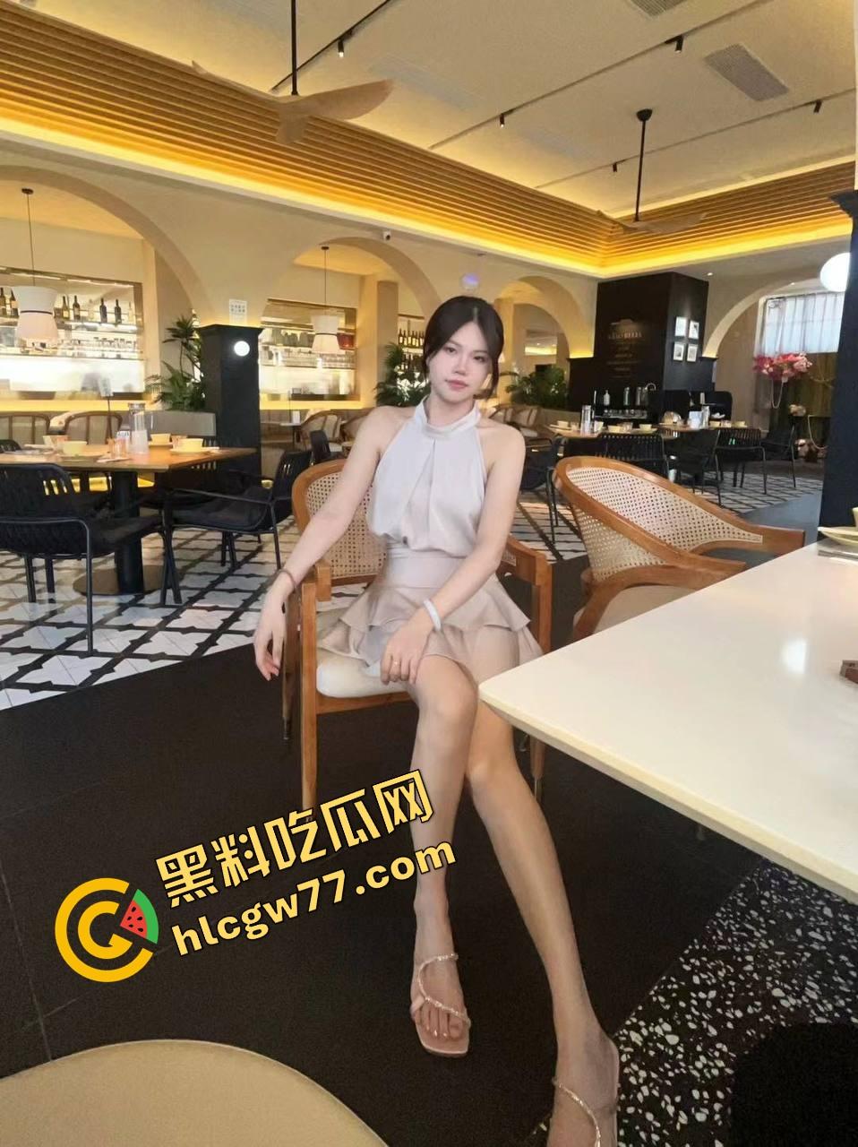 浦东骚夫真实献妻带长腿御姐老婆找男大开干，69互舔鸡巴小穴老公边录边撸！-9