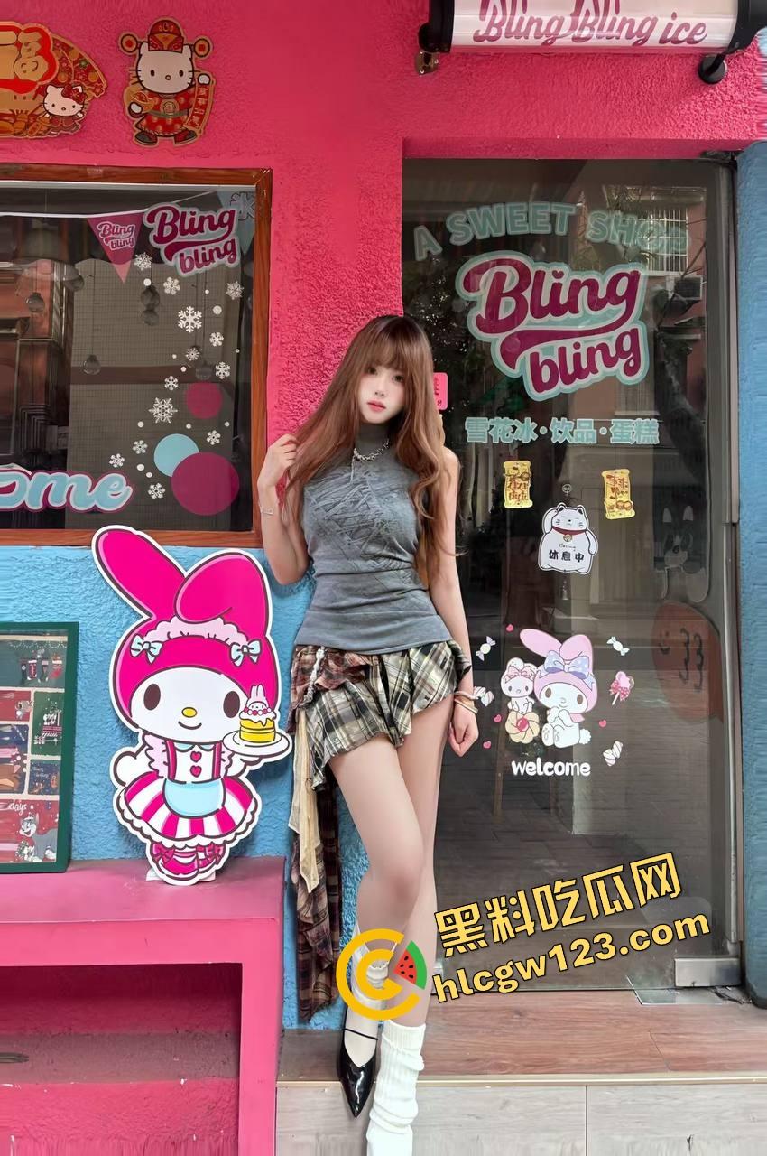 茅台灌骚逼河北04嫩妹『赵雪儿』骚到爆表骚逼滴蜡,3p轮奸撑开扩阴器灌满精液混合着茅台酒!-2